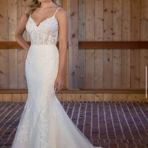 Wedding Dress- NWT, never worn never altered